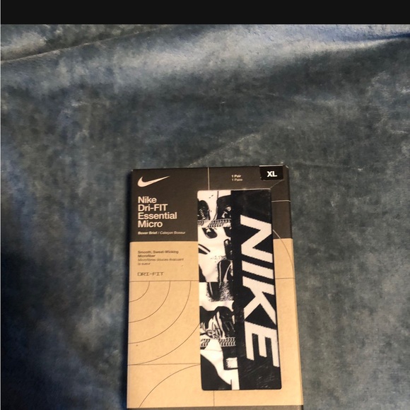 Nike Dri-FIT Essential Micro - Picture 3 of 3